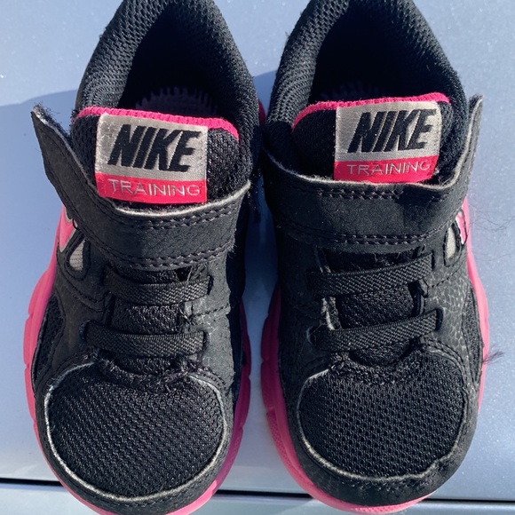 Used toddler girls nikes, good condition! - Picture 4 of 6